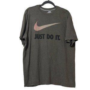 Nike unisex size XL gray with red to white swoosh short sleeve tee